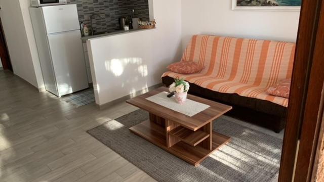 Apartments Toni-Malinska Esterno foto