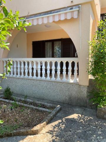 Apartments Toni-Malinska Esterno foto
